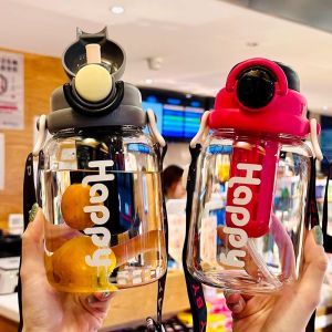 แก้วน้ำทรงกลมความจุขนาดใหญ่พร้อมสูบดูดแยกน้ำชาและน้ำสำหรับผู้ชายและผู้หญิง แก้วน้ำดื่มแบบพกพาสำหรับฤดูร้อน