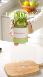 DAEWOO fruit and vegetable cup slimming cup juicerfruit cup small household portable wireless rechargeable juicer cooking machine accompanying cup ZB13