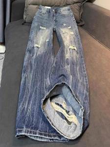 Retro High-Waisted Bleach Dyed Denim Jeans with Hole Design And Lightning Pattern Wide Leg Jeans for Women Casual Loose Fit