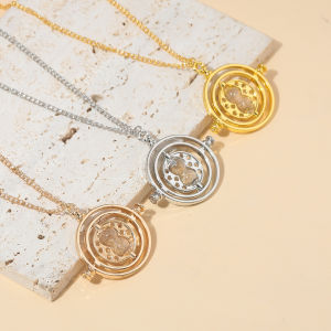 Classic Harried Time Necklace Timer Hourglass 360 Rotatable Cosplay Props Astronomical Time Converter Magic School Fans Gift