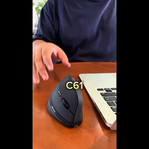 C61 Mouse Vertical VERTIKAL USB ORI 100% tangan kanan GAMING GAME OFFICE DESIGN 10 METER WIRELESS WIRELES NIRKABEL DPI USB WIFI DONGLE PC LAPTOP NYAMAN Ergonomis Plug Play DESAIN Optik OPTIKAL Mesin klik akurat respons cepat sinyal stabil Konektivitas  Bi