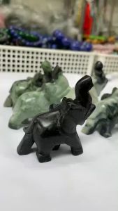 แกะสลักช้างหยกเจไดต์ แบบชูงวง ขนาด 4*5.4เซน