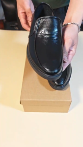 【With Box and Free Socks】Leather Black School Shoes for Men Classic Retro Casual Slip On Formal Office Mens Shoes Business Shoes