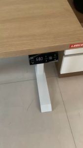 [140 x 70 ซม] LEECO ลีโก้ โต๊ะปรับระดับไฟฟ้าเพื่อสุขภาพ บันทึกความสูงได้ 3 ระดับ พร้อมช่อง USB หน้าไม้ MDF เคลือบลามิเนต