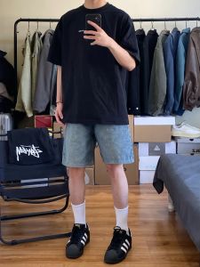 กางเกงขาสั้นยีนส์ทรงตรงหลวมๆ สำหรับผู้ชาย กางเกงขายาวทรงตรงบางๆ ทรงหลวมๆ สำหรับฤดูร้อน สีน้ำเงินอ่อน CleanFit กางเกงขายาวห้าส่วน