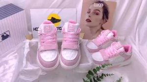 Giày Sneaker Nữ Cổ Thấp Họa Tiết Hoa Màu Hồng Phối Trắng