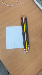 ดินสอไม้ 1 แท่ง เหลือง-น้ำเงิน HB NO.2002