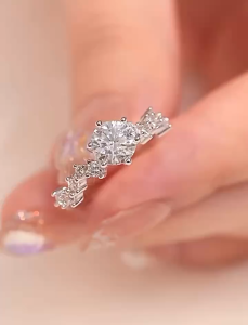 Vvi Moissanite Ring แหวนเงินแท้ 925 เพชรโมอีส สง่า เครื่องประดับหญิง ของขวัญ รุ่นใหม่ขึ้นลิ้งค์ vvs/D ใบรับรองGRA 1ct