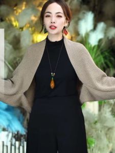 2023 Autumn and Winter New Design Sense Idle Style Versatile Fashion Knitted Shawl Casual Outdoor Temperament Goddess Charm