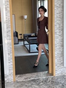 ZYHT EraVogue เดรสผู้หญิง เดรสสีแดง เดรสทรงเอ เดรสคอเหลี่ยม เดรสทำงาน เดรสไฮโซ เดรสวินเทจ เดรสออกงาน เดรสปาร์ตี้ ชุดราตรี 21497