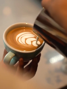350/600ml Milk Frothing Pitcher 304 Stainless Steel Milk Can Coffee Frothing Cup with Scale Cafe Milk Jug Coffee Cup Used To Make Cappuccino Latte
