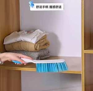 ZH337 Soft Bristle Bed Sheets Sweeping Cleaning Brush with Long Handle Reusable for Gentle Effective Cleaning Tasks