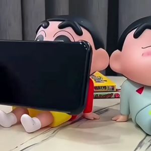 Holder Ponsel Anime Crayon Shinchan: Aksesoris Meja yang Lucu dan Menarik
