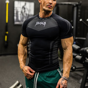 เสื้อยืดแขนสั้นผู้ชาย ทรงสลิมฟิต ระบายอากาศได้ดี แห้งเร็ว ยืดหยุ่นสูง สำหรับผู้ชาย ฤดูร้อน 2024 แฟชั่นสปอร์ต