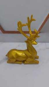 Hiasan meja aesthetic nordic patung rusa betina emas