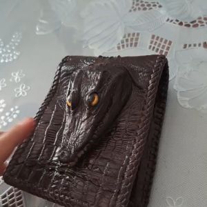Ví đầu cá sấu . 2 mặt . Đang viền thủ công