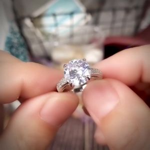 Huitan 2022 Classic Wedding Engagement Ring for Women Brilliant Cubic Zirconia Crystal Proposal Ring Anniversary Gift Jewelry