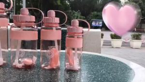 Bình nước sports cup phong cách thể thao 1000ml có ống hút và dây đeo