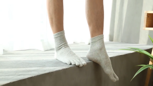 BINGY ผ้าฝ้ายห้านิ้วถุงเท้าถุงเท้ากลางแยกนิ้วเท้าถุงเท้ากีฬาสำหรับฤดูใบไม้ร่วงและฤดูหนาวสี่ฤดูระบายอากาศสำหรับผู้ชาย