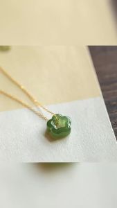New Jade Like Plum Blossom Pendant Silver Plated Clavicle Chain Hollow Exquisite Ultra Thin Necklace Retro Style Fashion Jewelry
