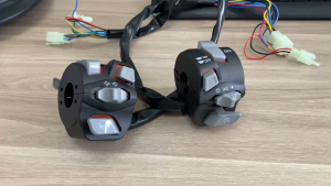 Domino SWITCH DOMINO Set Pencahayaan Putih Tanduk Tahan Air Tinggi & Rendah LIGHT Headlight ON OFF Universal Motorbike