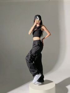 Celana Kargo Wanita: Desain & Gaya Terbaru