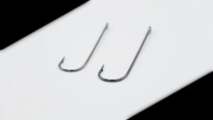 FishTrip 100Pcs Aberdeen Hook Black Long Shank Hook Saltedwater for Live Bait & Soft Plastic Fishing