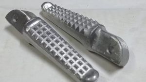 พักเท้าหลังจระเข้แพ็คคู่ พร้อมน็อตและอุปกรณ์ HONDA ทุกรุ่น