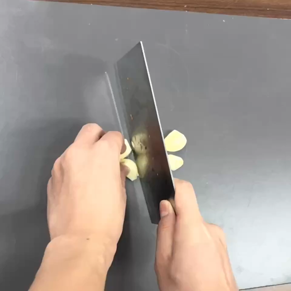 เครื่องบดกระเทียมไฟฟ้าแบบมือถือ ขนาด 350 มล. 6 ใบมีด สำหรับบดหมู เนื้อ พริก หอม กระเทียม ผัก และผลไม้ – สะดวกมาก แบบชาร์จไฟ USB