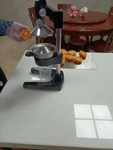 รุ่นอัพเกรด เหล็กหล่อ เครื่องคั้นน้ำผลไม้ด้วยตนเอง สำหรับใช้ในบ้าน ส้ม ทับทิม มะนาว แตงโม ผลไม้คั้นน้ำผลไม้ เครื่องกดน้ำผลไม้