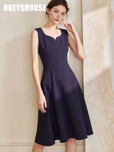 Đầm xanh đen trơn cổ kiểu dáng dài xoè không tay