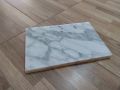 หินอ่อนไวท์คาราร่า (White Carrara Marble) นับเป็นหินอ่อนที่มีความคลาสสิค จากเมืองคาราร่า ประเทศอิตาลี ด้วยเนื้อหินสีขาวและเทาอ่อน ขนาด20×30cm.. 