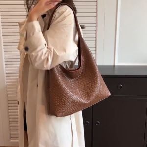 Tas totebag wanita / tas kuliah wanita aesthetic [SIZE BESAR] muat laptop motif anyaman Renata by sweetsista