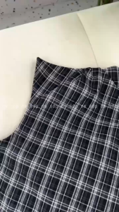 Vai xoắn/ xếp ly Mặc 2 kiểu Áo lệch vai cộc tay kẻ ô đen xám tôn da form basic thanh lịch gợi cảm dễ thương AREUM TOP