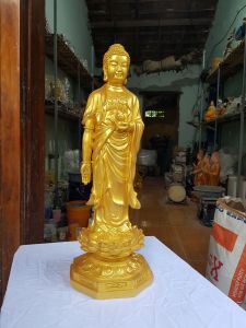 Tượng Phật A Di Đà đứng cao 60m.