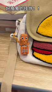 GOODDNE Tungtung Sahur ของเล่น Sigma Skibidi Rizz ไม้ Stick Man ปุ่มพวงกุญแจ ตลกอะนิเมะอุปกรณ์ต่อพ่วงตกแต่งตลกบทคัดย่อพวงกุญแจคนรักแปลก