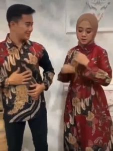 Batik Couple Keluarga Gamis Busui Modern Terbaru Batik Sarimbit Keluarga Set Couple Keluarga Gamis Family Motif Merak Merah Baju Seragam Keluarga Terlengkap