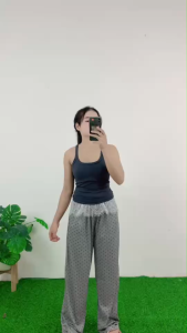 ชุดเซ็ตเสื้อเรียบหรูสีพื้นเข้าคู่กับกางเกงลูกไม้ลายจุดสุดหวาน ดีไซน์ลงตัว