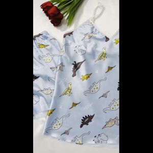 ฝันดีVLT จัดส่งจากประเทศไทย! สีทึบสายสะพายไหล่กว้างชุดนอน น่ารักสไตล์ เสื้อแขนกุด คอวี ผ้าเรียบ มี 16 สไตล์ให้เลือก