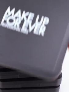 MAKE UP FOR EVER HD Skin Perfecting Pressed PowderFine Powder TextureLight SettingSubtle Powder FeelOil-Control&Long-Wear