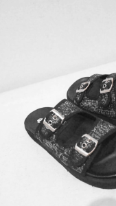 Sandal Slide Wanita H 4221 Brand Hertz Sendal Casual Lebaran Jalan Santai Liburan Acara Trendi Berkualitas Warna Hitam