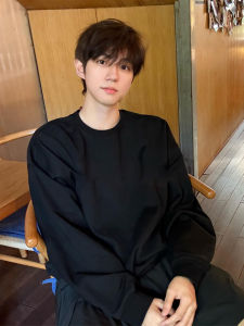 เสื้อยืดคอกลมแขนยาวสีดำ ผ้าฝ้ายแท้ ทรงหลวม สวมใส่สบาย สำหรับผู้ชาย เสื้อชั้นในแฟชั่นฤดูใบไม้ร่วง เสื้อผ้าทำงาน เสื้อผ้าลำลอง