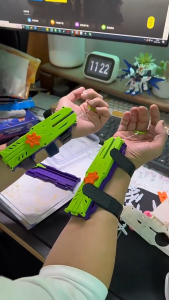 New Boy Toy Assassin Sleeve Swords Sleeve Middle Sword Cool Toy Automatic Ejection Recycling Game Toy Gift
