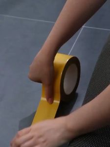 เทปกาวสองหน้าแบบผ้า แข็งแกร่ง ความหนืดสูง เทปกาวตาข่างสีเหลือง โปร่งใส