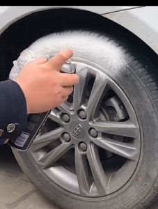 สเปรย์ยางรถยนต์ น้ํายาขัดล้อ น้ํายาขัดยางดํา สเปรย์เคลือบเงารถ สเปรย์เคลือบเงา น้ํายาขัดยางรถ น้ํายาเคลือบยางดํา 650ML