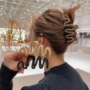 Elegance Retro Frosted Metal Grip Gap Former Red Young Adult Large Shark Clip Back Hairpin Minimalist Elegant Hair Accessories