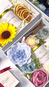 Set quà tặng hoa lụa nến thơm Dmeii quà tặng ý nghĩa cho bạn bè người thân tặng kèm phụ kiện