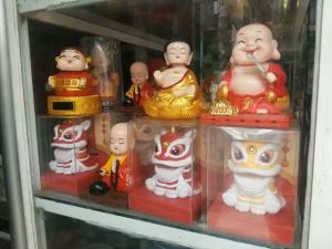 Tượng Con Lân Lắc Lư Gật Đầu Dễ Thương chạy Năng Lượng Mặt Trời