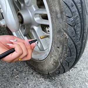 12V Wireless Air Pump Car Tyre Compressor With LED light Rechargeable Vehicle Pump 150PSI