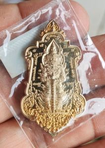 ท้าวเวสสุวรรณ รุ่นสร้างบารมี พศ 2563 ปลุกโดยหลวงพ่อช้างวัดจุกเณอ ฉะเชิงเทรา เป็นเหรียญรุ่นแรกที่ทำให้คนทั่วไปรู้จักท่าน เนื้ออัลปาก้า รับประกันพระแท้ครับ